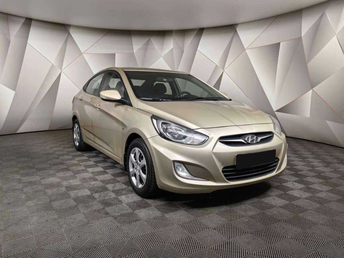 Hyundai Solaris с пробегом — 2011 год. Фото: #2