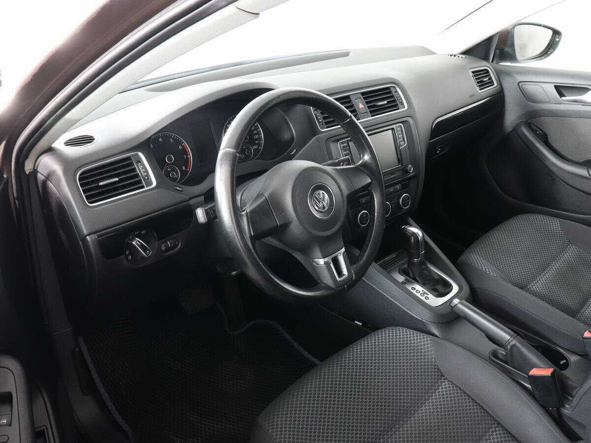 Volkswagen Jetta с пробегом — 2014 год. Фото: #4