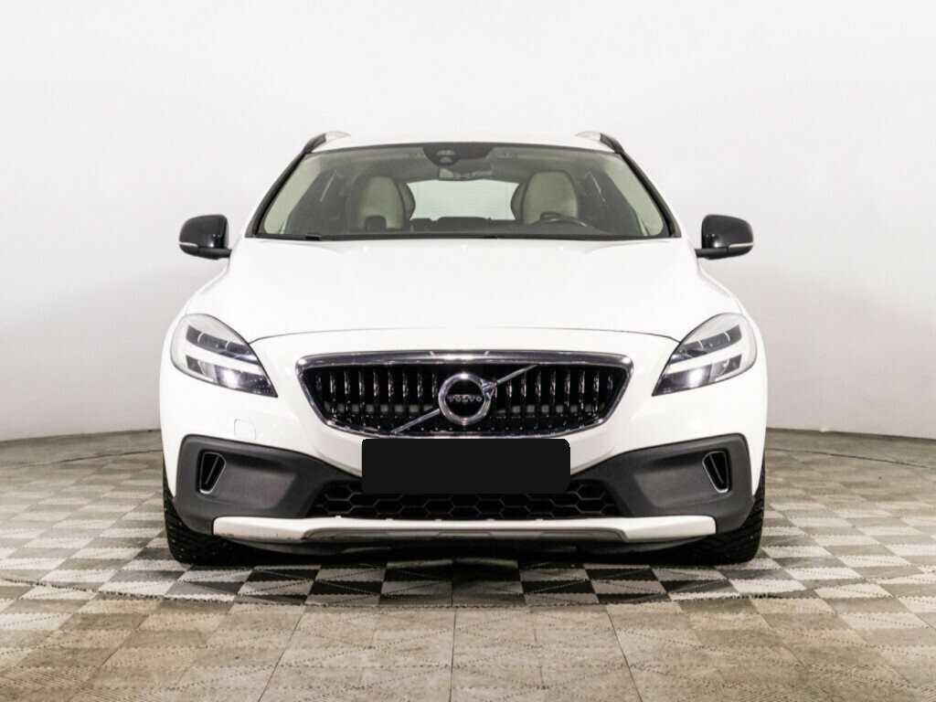 Volvo V40 Cross Country с пробегом — 2019 год. Фото: #1