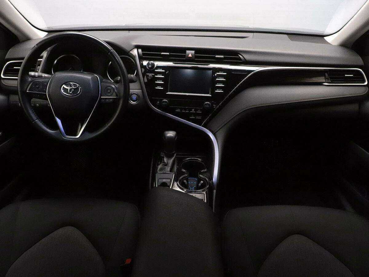 Toyota Camry с пробегом — 2019 год. Фото: #8