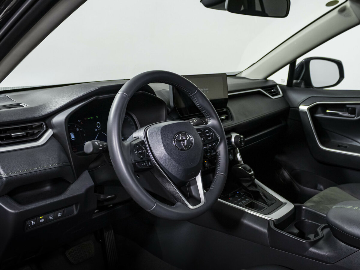 Toyota RAV4 с пробегом — 2024 год. Фото: #7