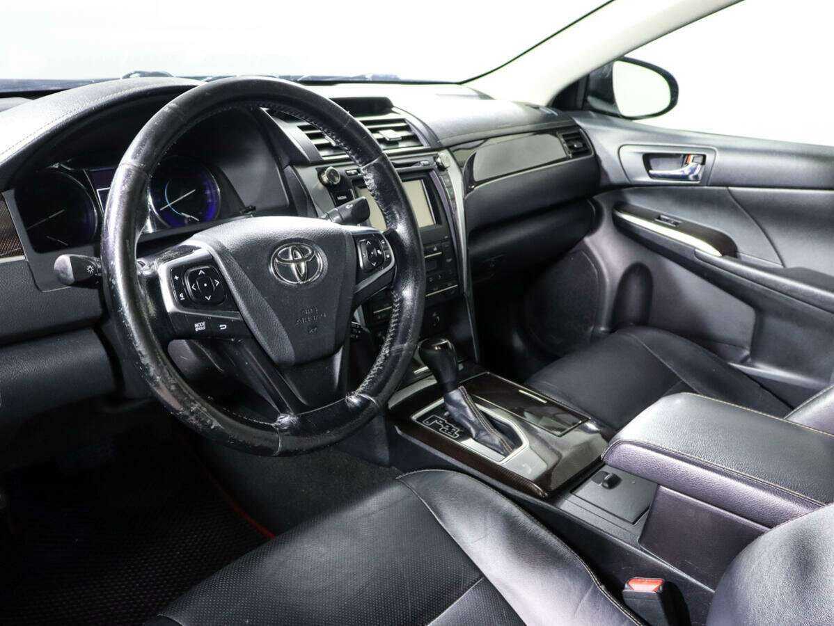 Toyota Camry с пробегом — 2016 год. Фото: #10