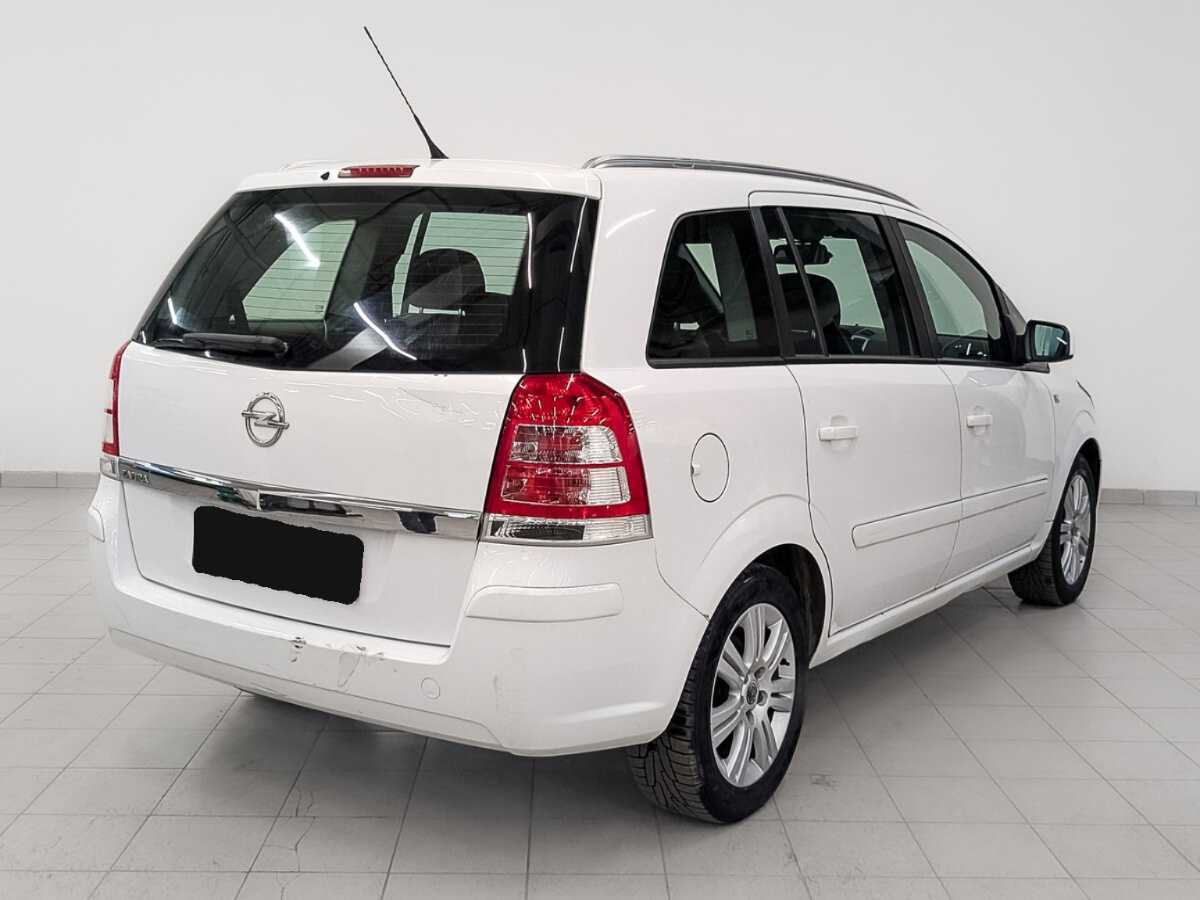 Opel Zafira с пробегом — 2013 год. Фото: #4