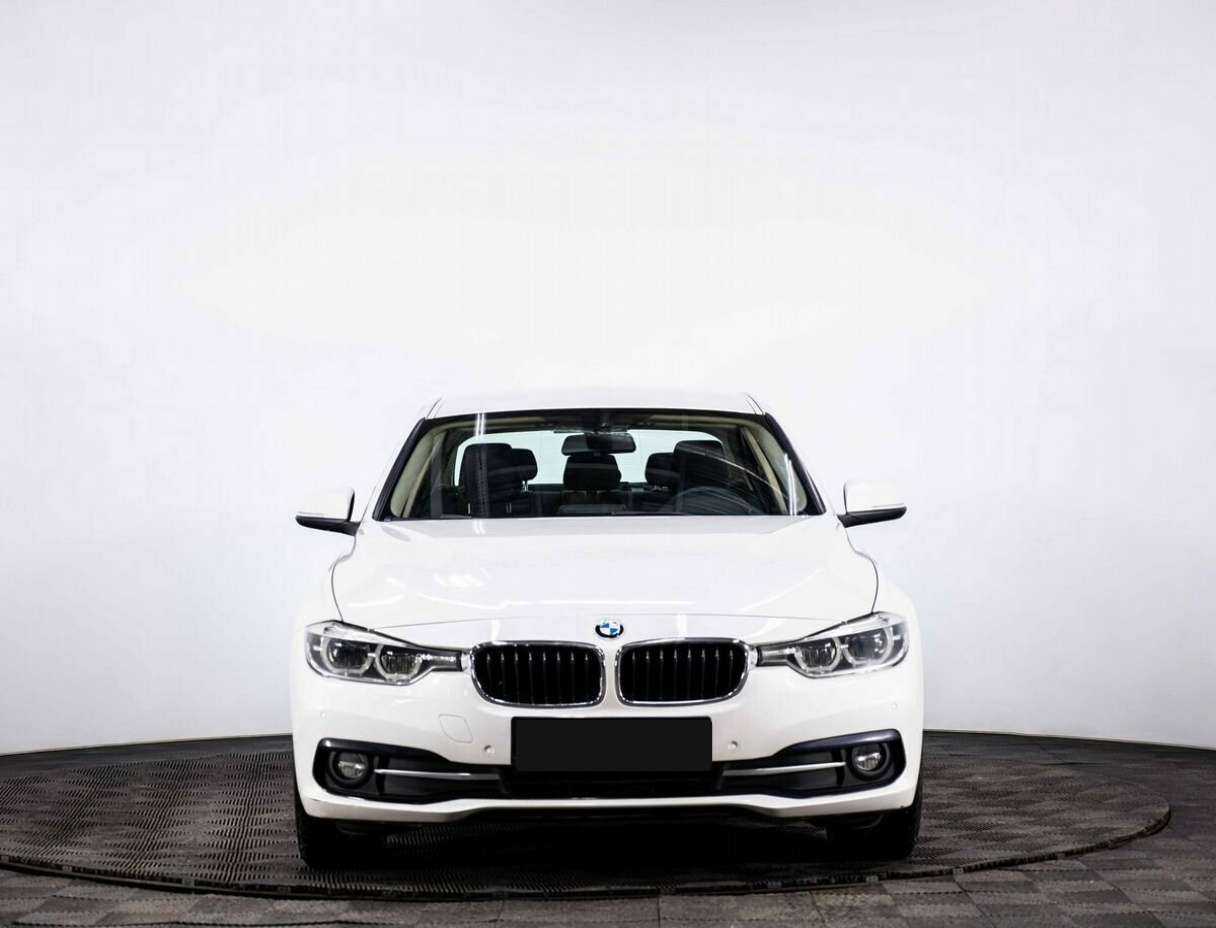 BMW 3 серии с пробегом — 2016 год. Фото: #1