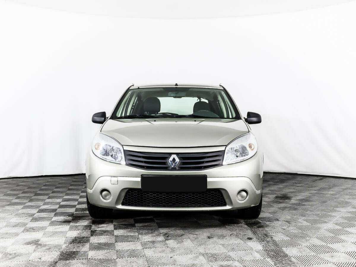 Renault Sandero с пробегом — 2010 год. Фото: #1