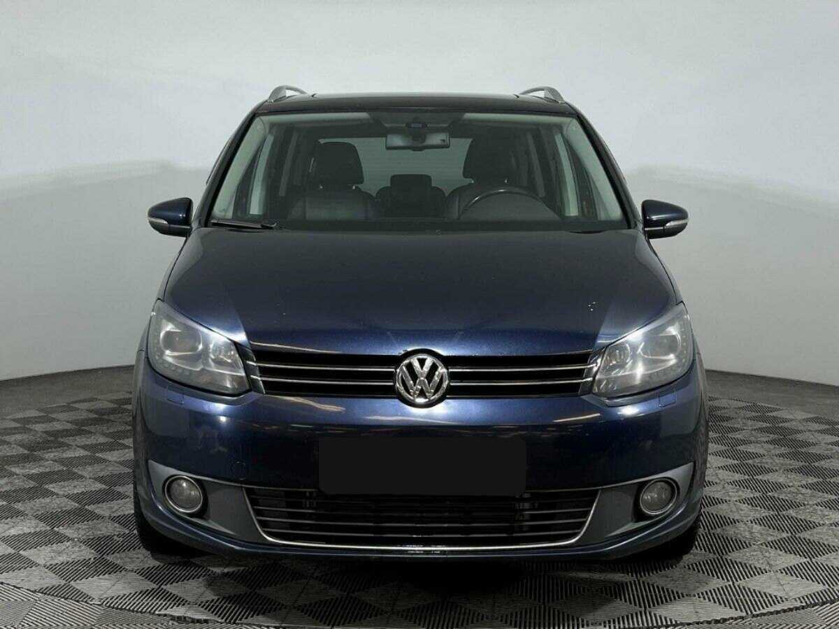 Volkswagen Touran с пробегом — 2012 год. Фото: #1