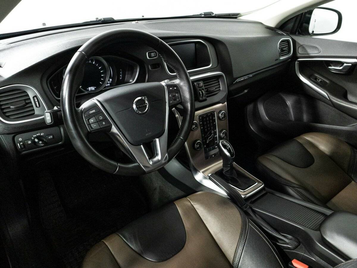 Volvo V40 Cross Country с пробегом — 2019 год. Фото: #10