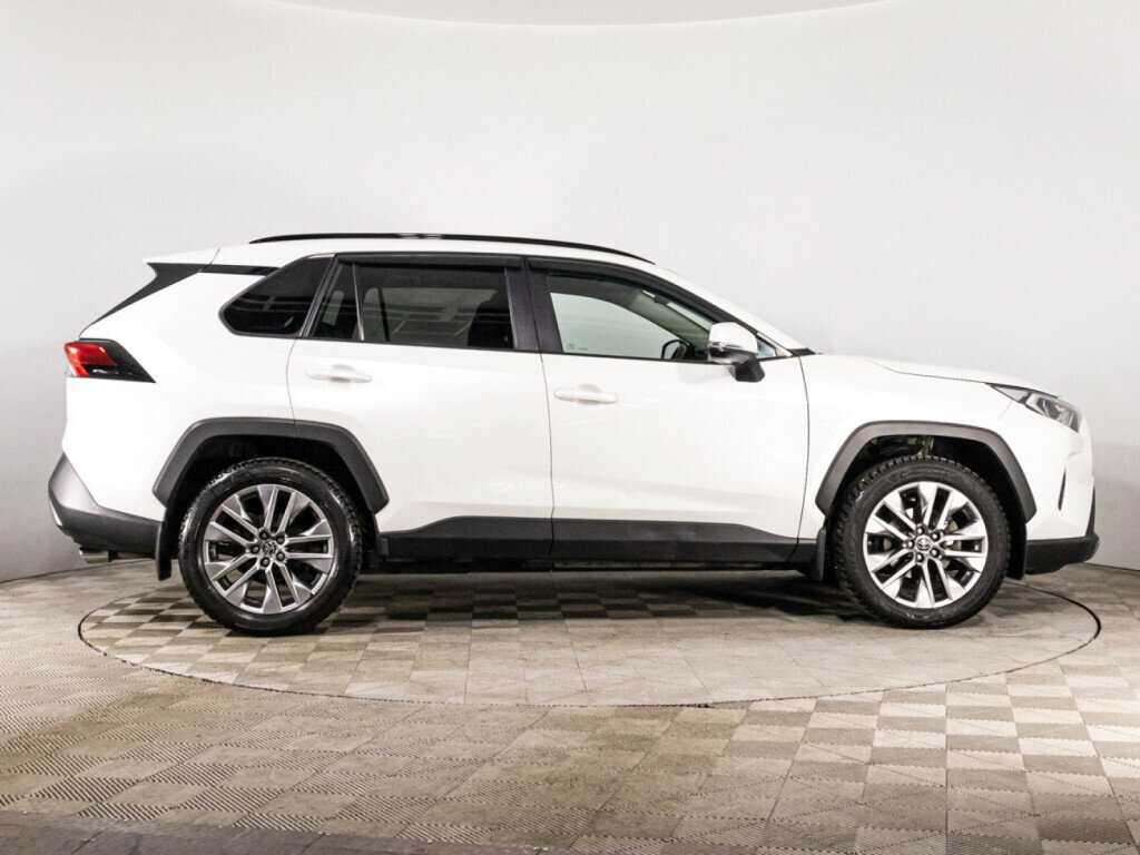 Toyota RAV4 с пробегом — 2022 год. Фото: #3