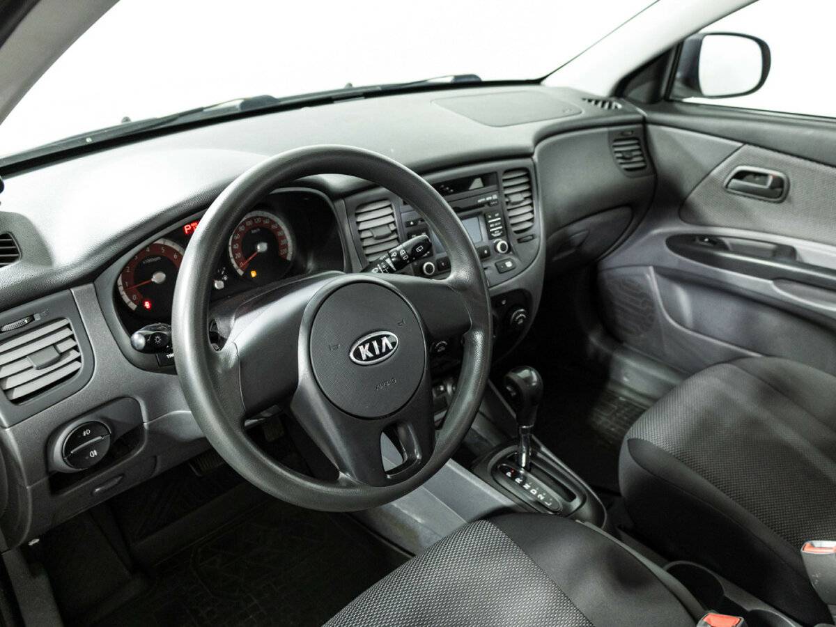 Kia Rio с пробегом — 2011 год. Фото: #10