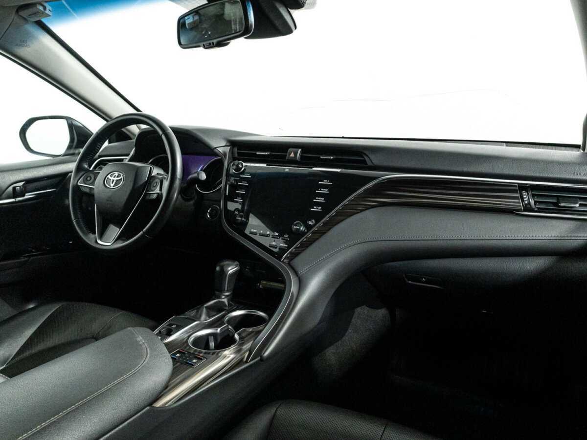 Toyota Camry с пробегом — 2018 год. Фото: #8