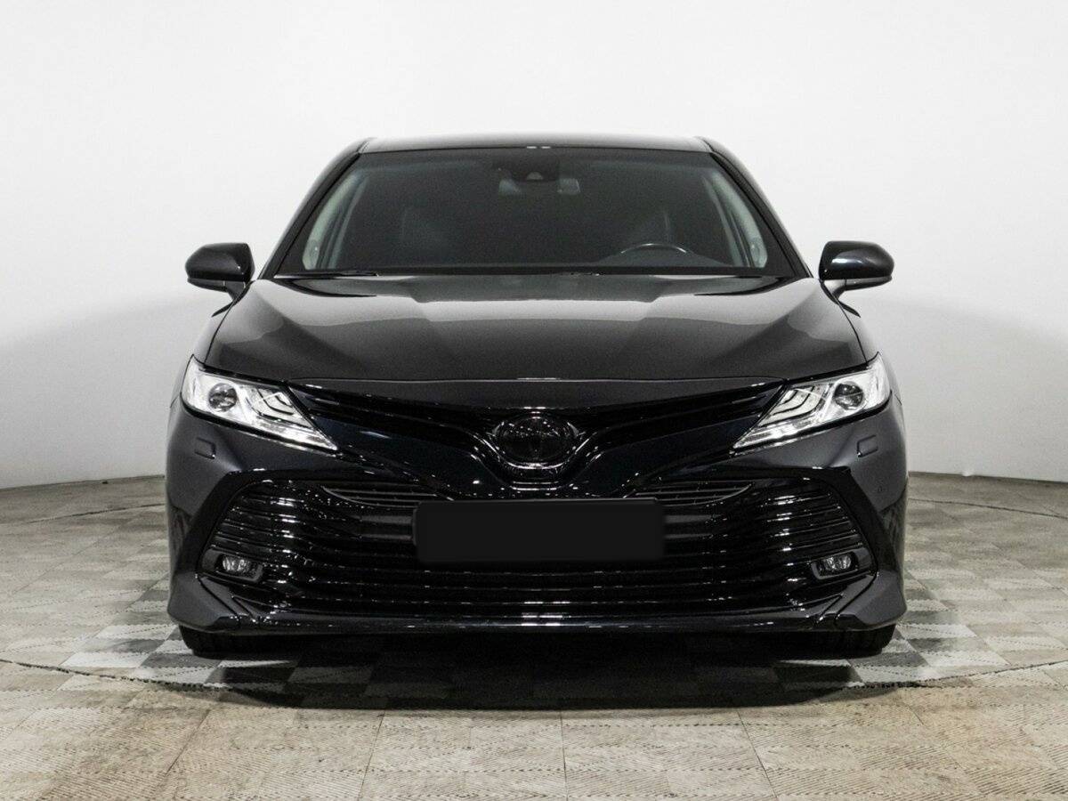 Toyota Camry с пробегом — 2018 год. Фото: #1