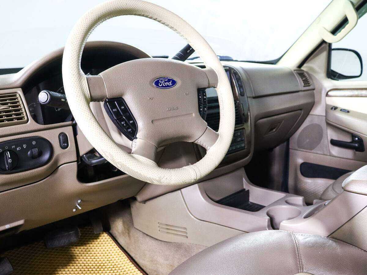 Ford Explorer с пробегом — 2002 год. Фото: #11