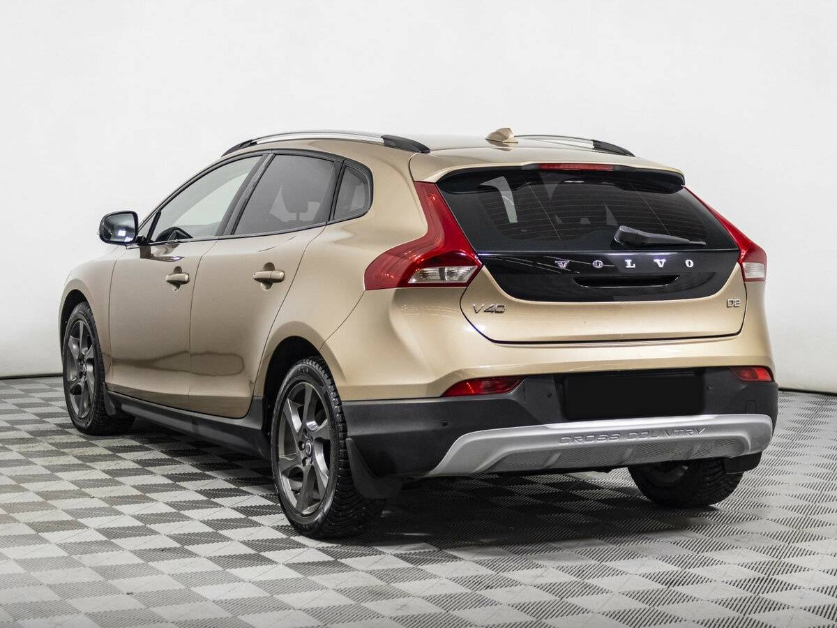 Volvo V40 Cross Country с пробегом — 2014 год. Фото: #5