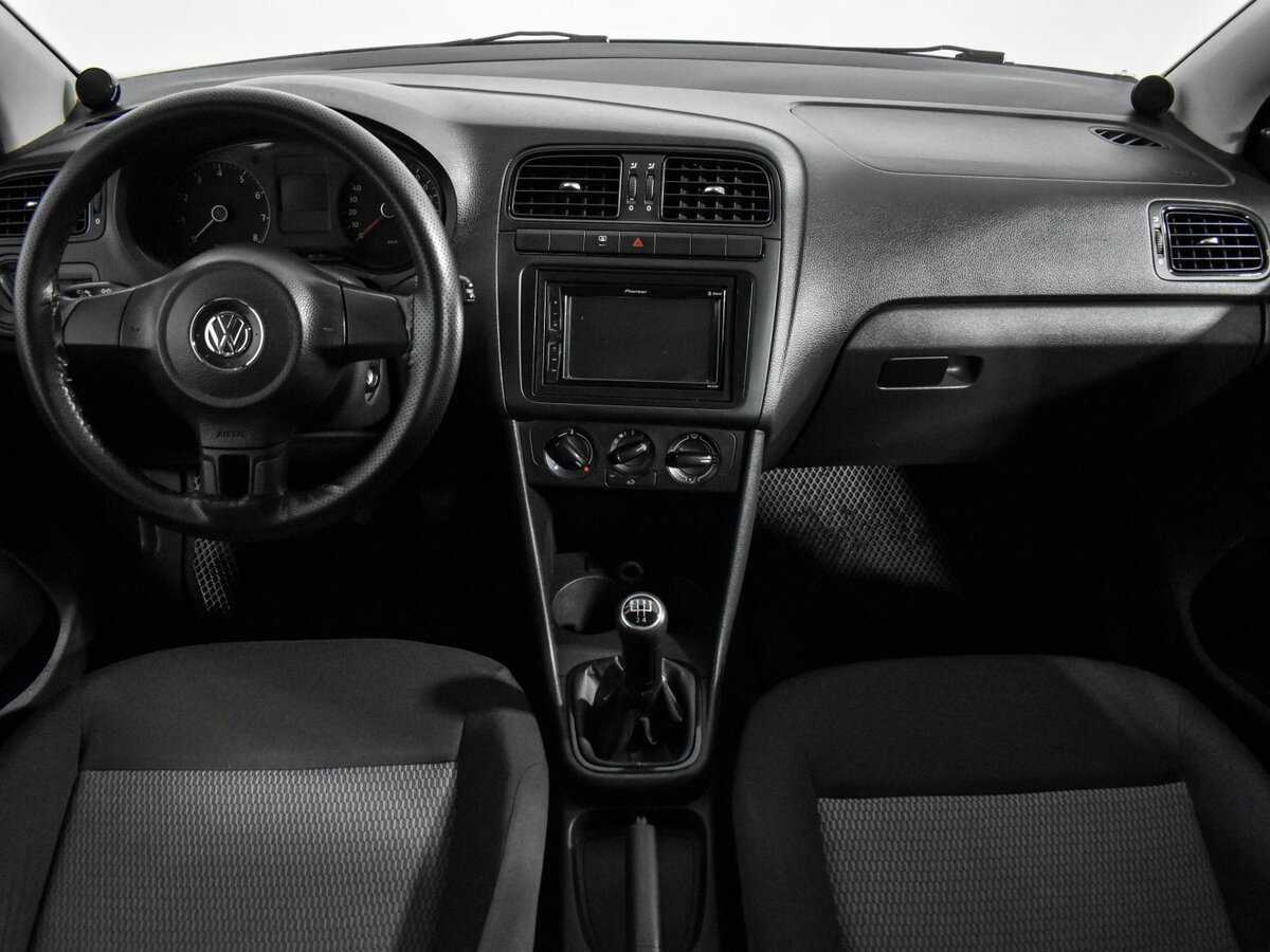 Volkswagen Polo с пробегом — 2011 год. Фото: #13