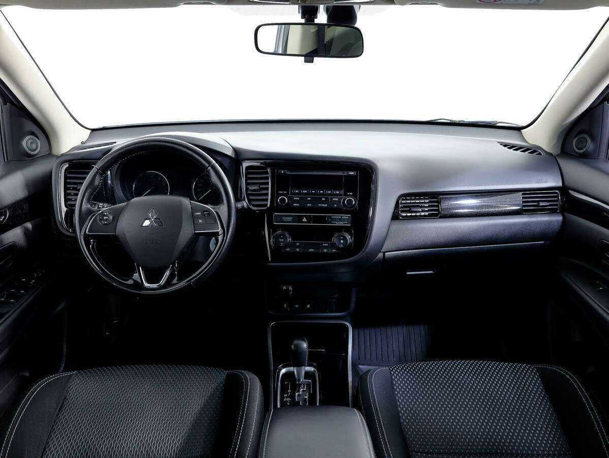 Mitsubishi Outlander с пробегом — 2018 год. Фото: #9