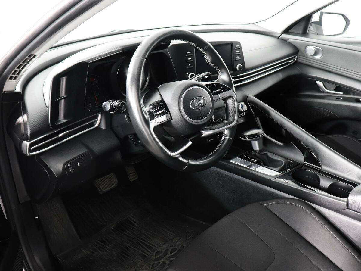 Hyundai Elantra с пробегом — 2021 год. Фото: #8