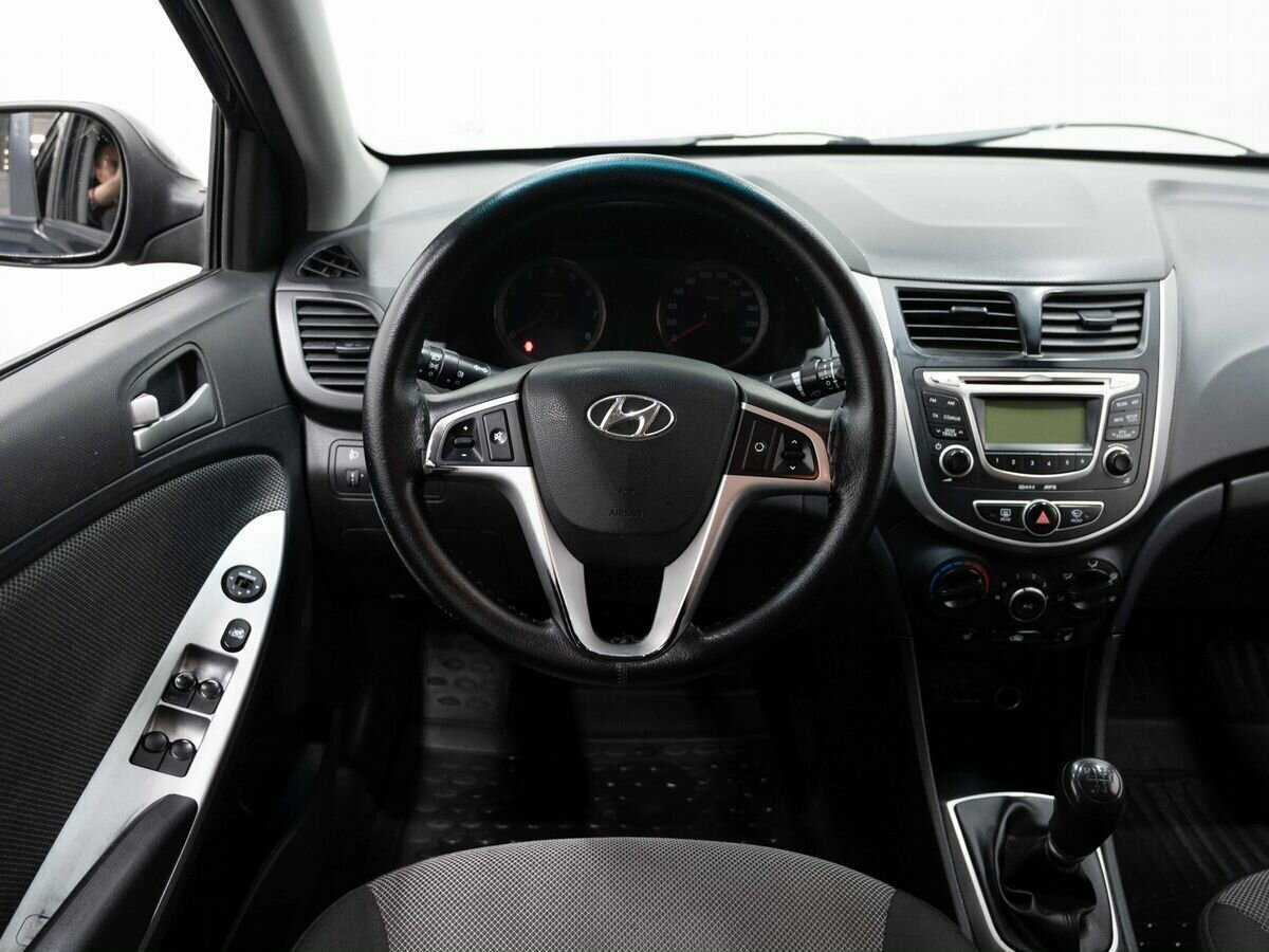 Hyundai Solaris с пробегом — 2013 год. Фото: #13