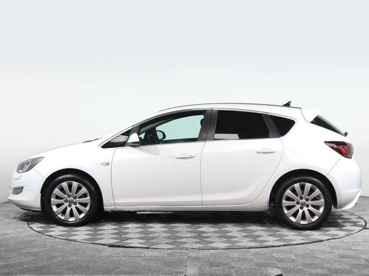 Opel Astra с пробегом — 2011 год. Фото: #6