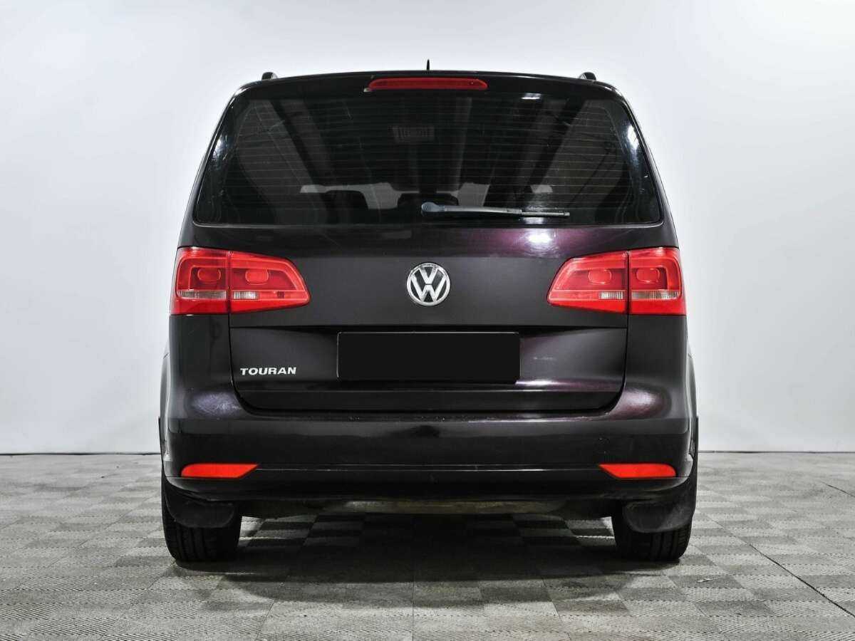 Volkswagen Touran с пробегом — 2013 год. Фото: #4