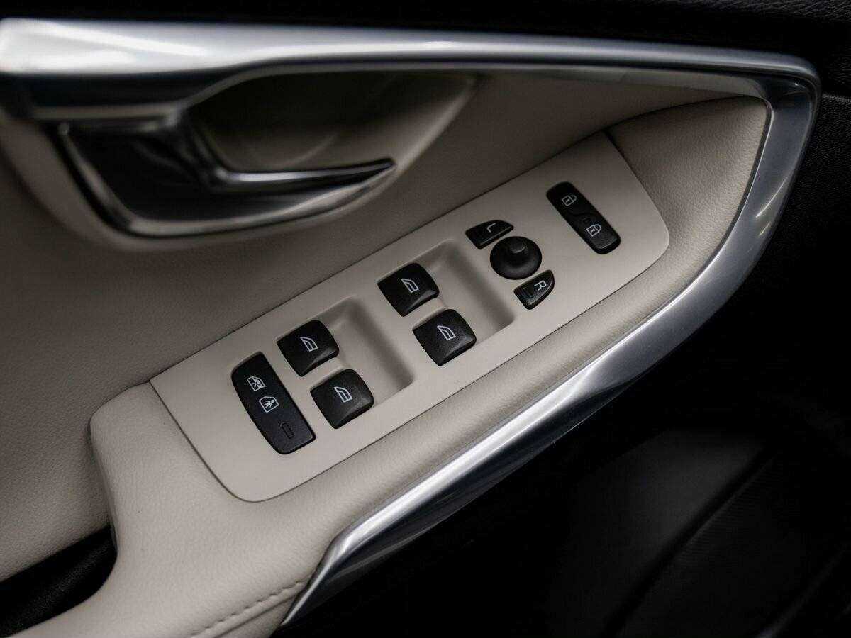 Volvo V40 Cross Country с пробегом — 2015 год. Фото: #12