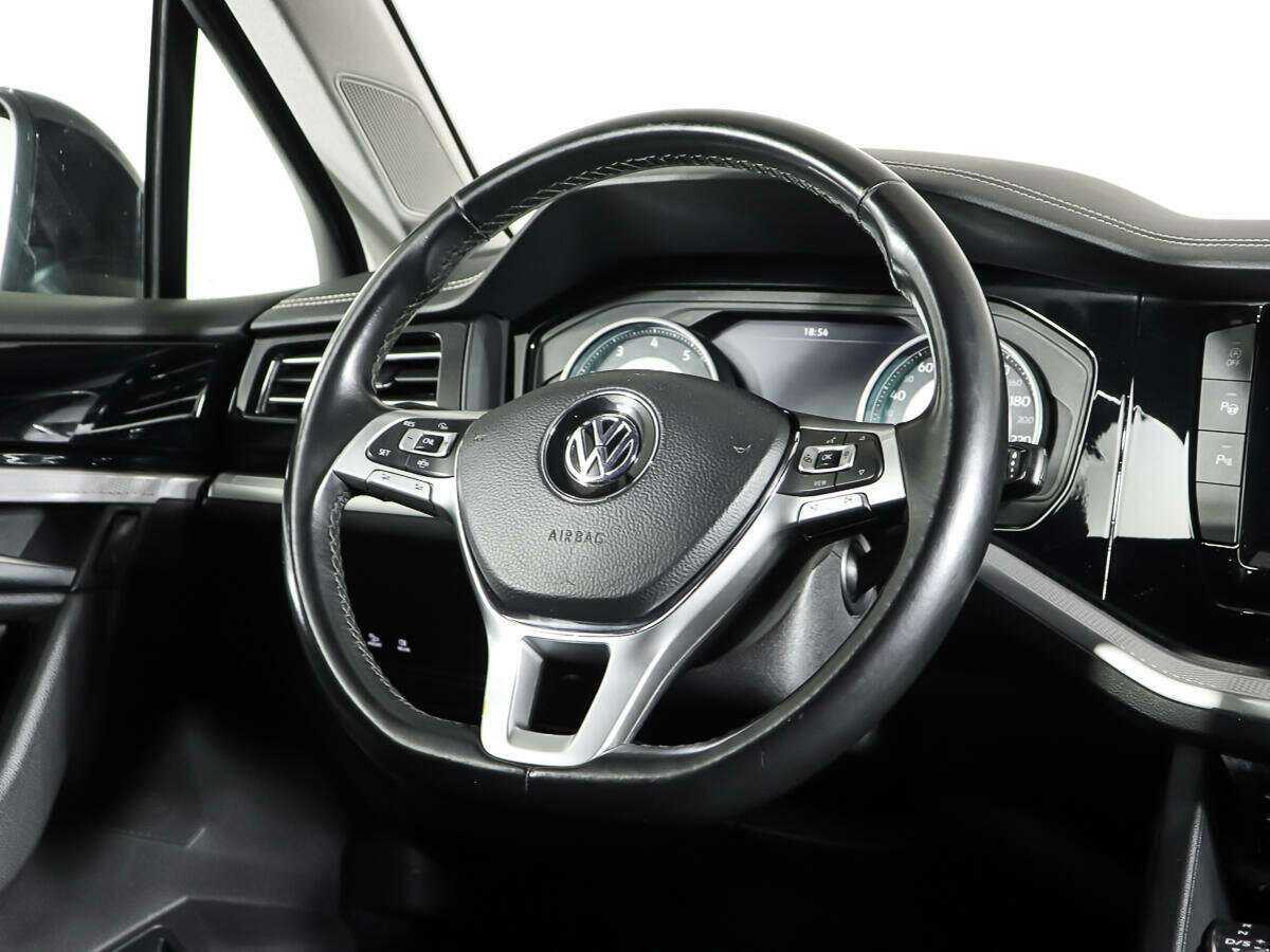 Volkswagen Touareg с пробегом — 2019 год. Фото: #17