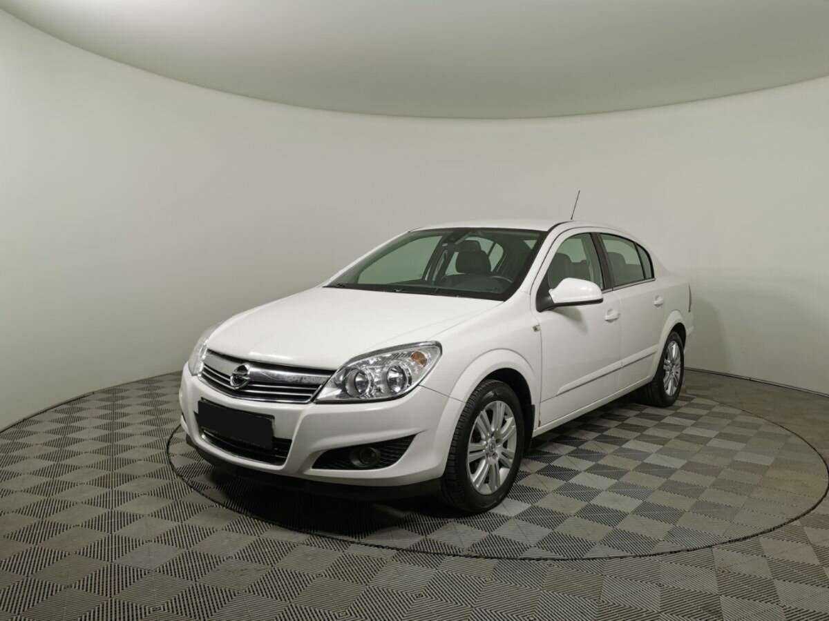 Opel Astra с пробегом — 2011 год. Фото: #0