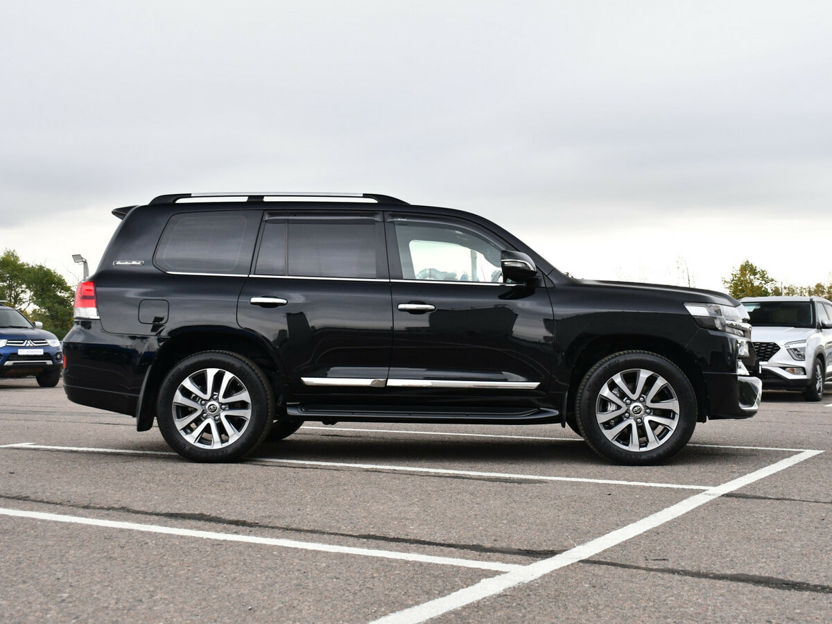 Toyota Land Cruiser с пробегом — 2017 год. Фото: #3