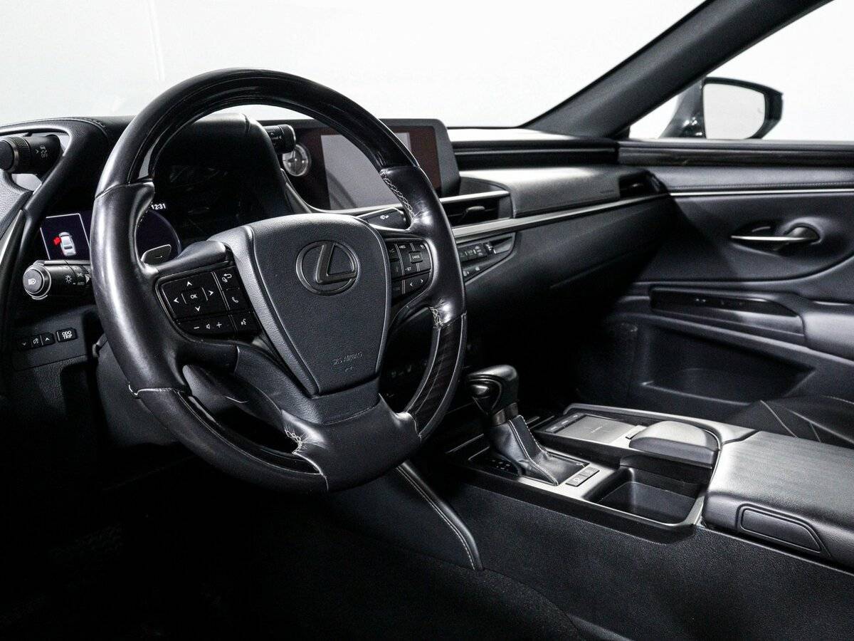 Lexus ES с пробегом — 2019 год. Фото: #13