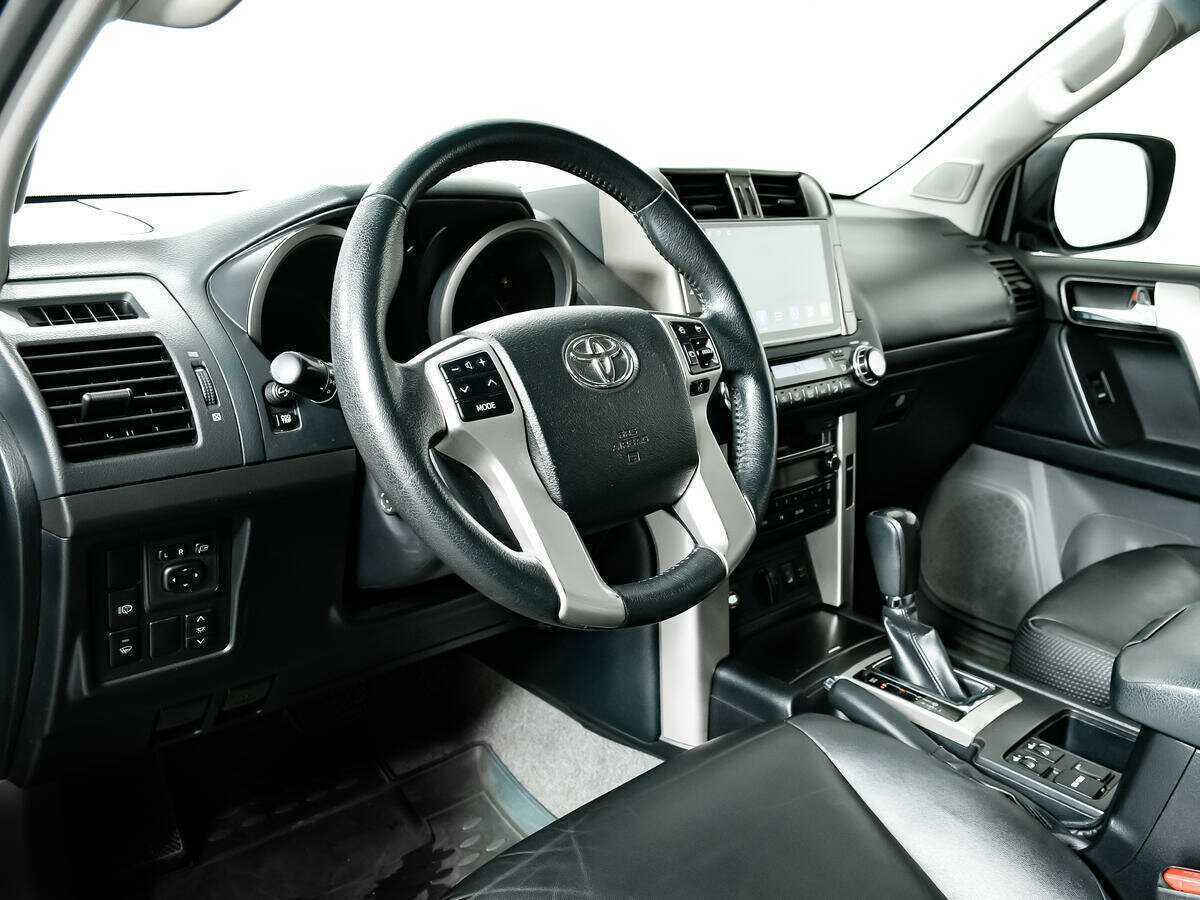 Toyota Land Cruiser Prado с пробегом — 2010 год. Фото: #10