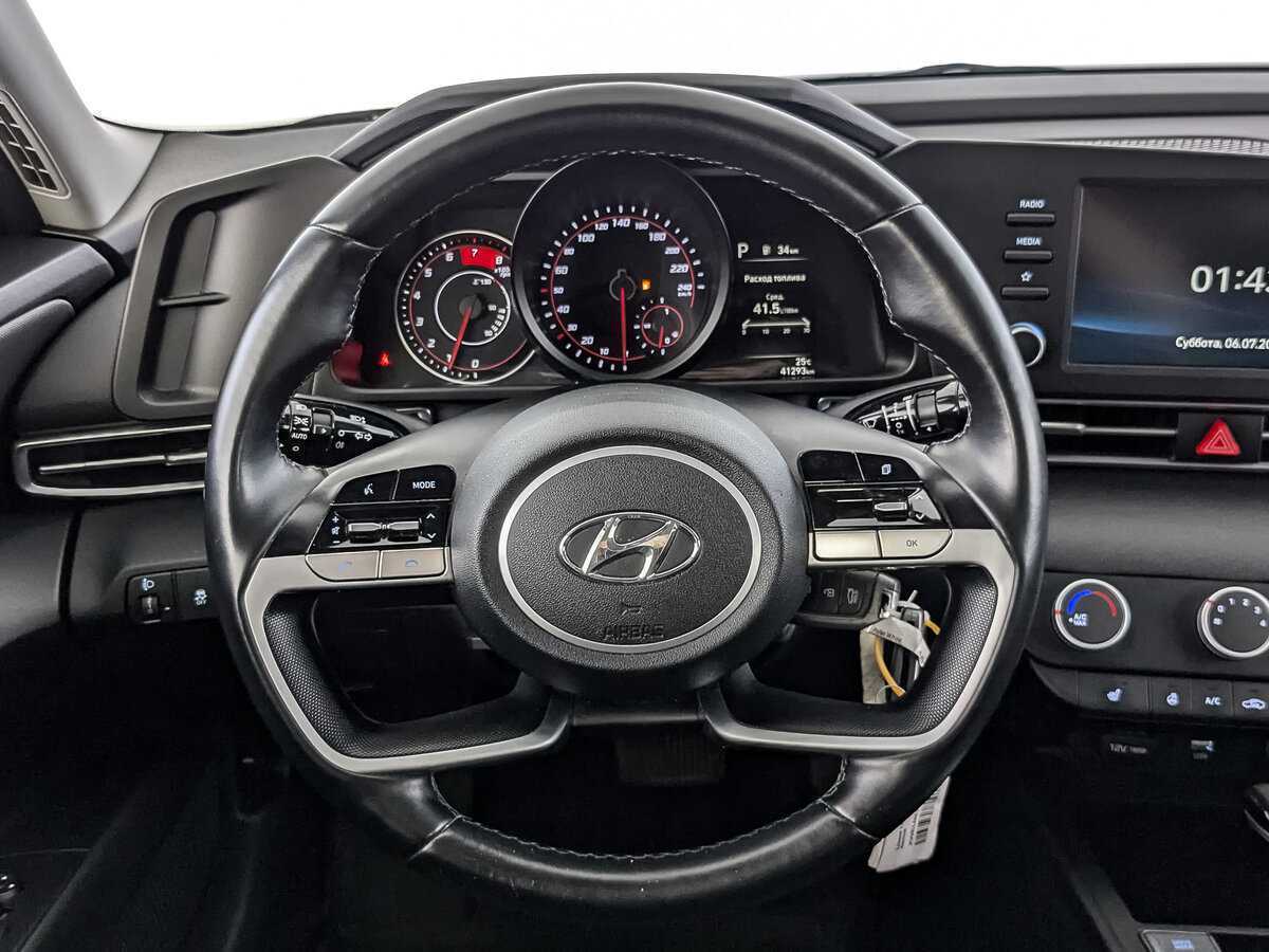 Hyundai Elantra с пробегом — 2021 год. Фото: #17