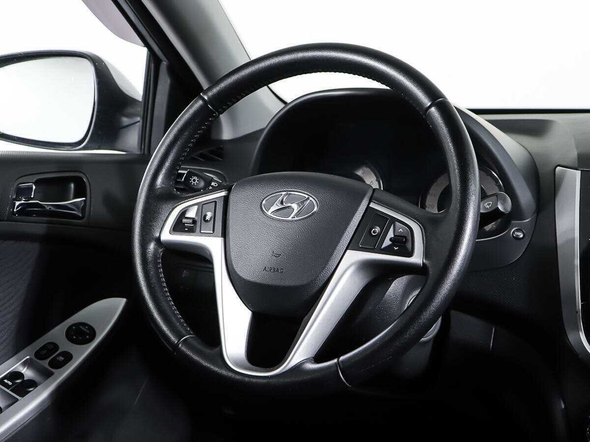 Hyundai Solaris с пробегом — 2011 год. Фото: #16