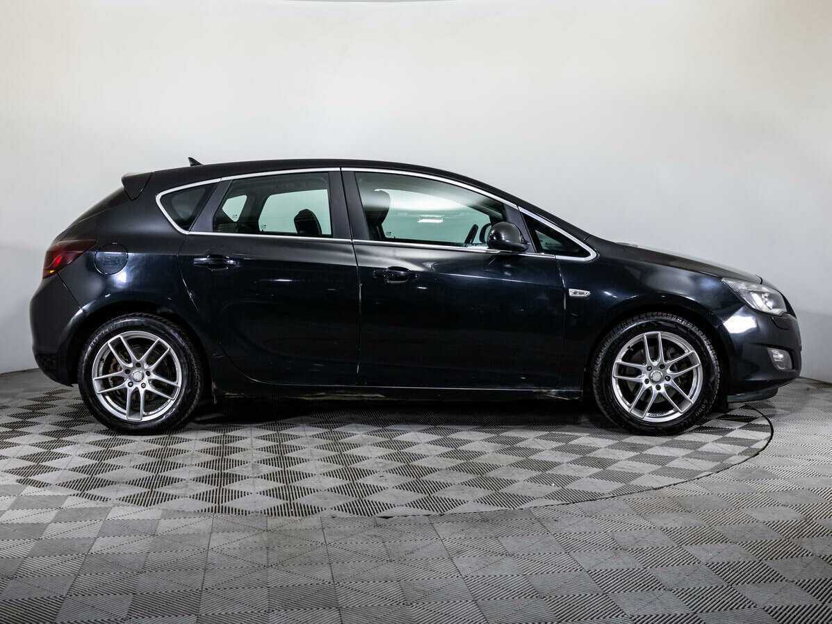 Opel Astra с пробегом — 2011 год. Фото: #3