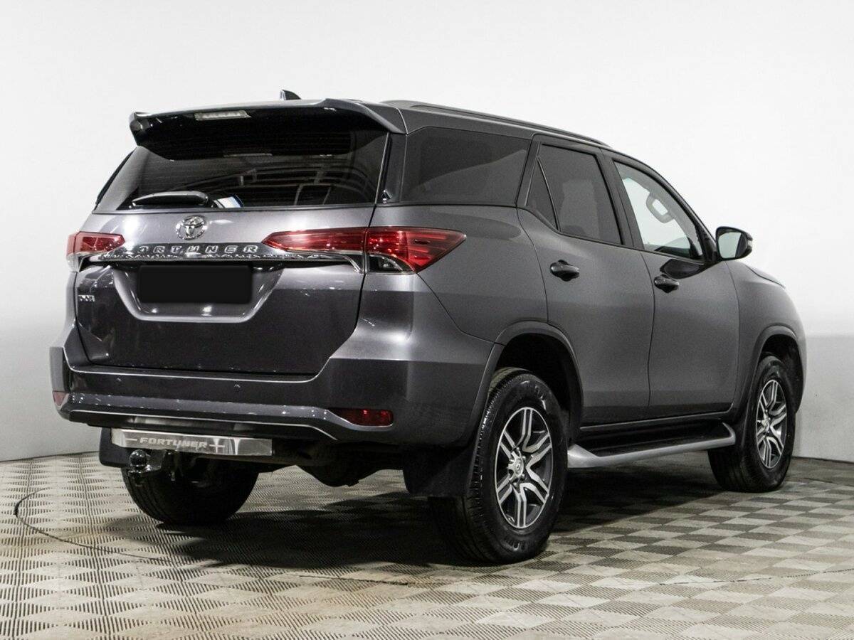Toyota Fortuner с пробегом — 2017 год. Фото: #3