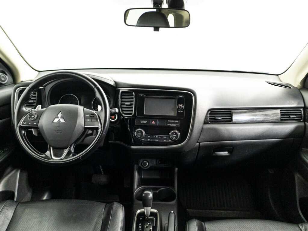 Mitsubishi Outlander с пробегом — 2016 год. Фото: #12