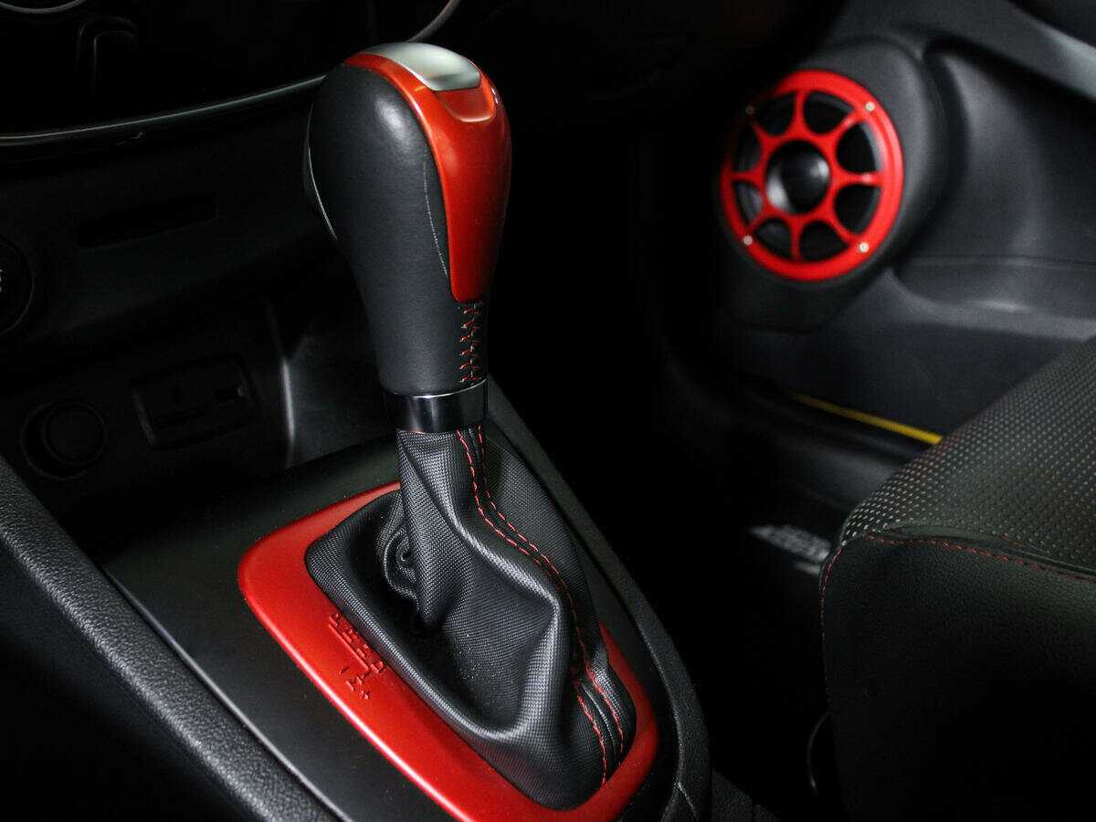 Renault Clio RS с пробегом — 2015 год. Фото: #20