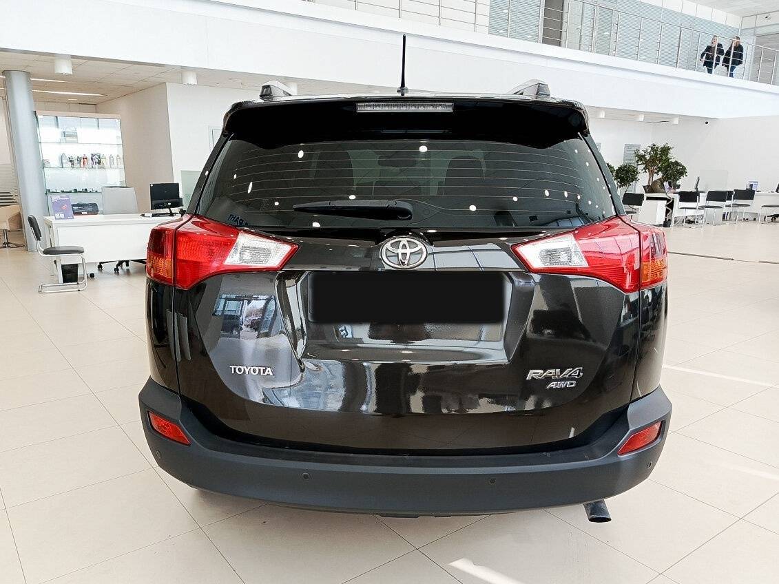 Toyota RAV4 с пробегом — 2015 год. Фото: #5
