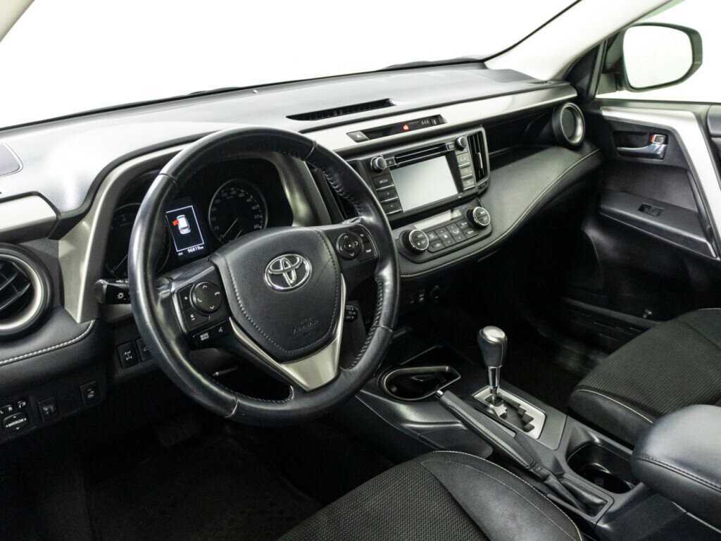 Toyota RAV4 с пробегом — 2016 год. Фото: #10
