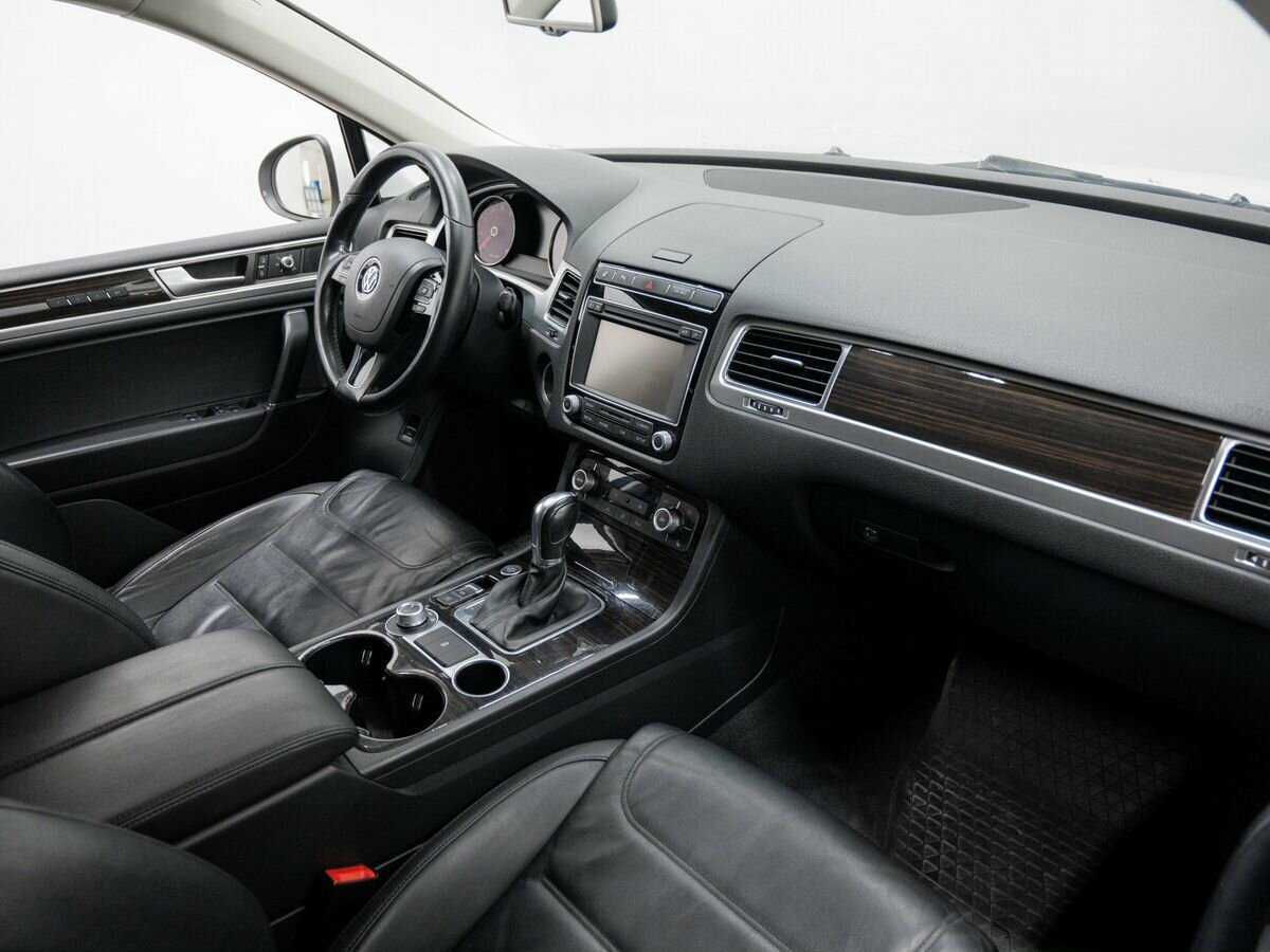 Volkswagen Touareg с пробегом — 2015 год. Фото: #6