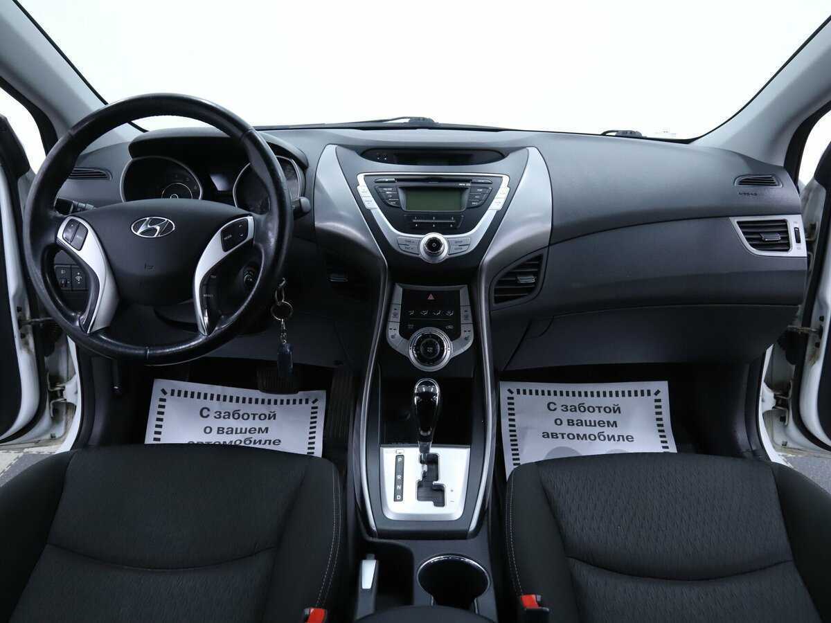 Hyundai Elantra с пробегом — 2011 год. Фото: #6