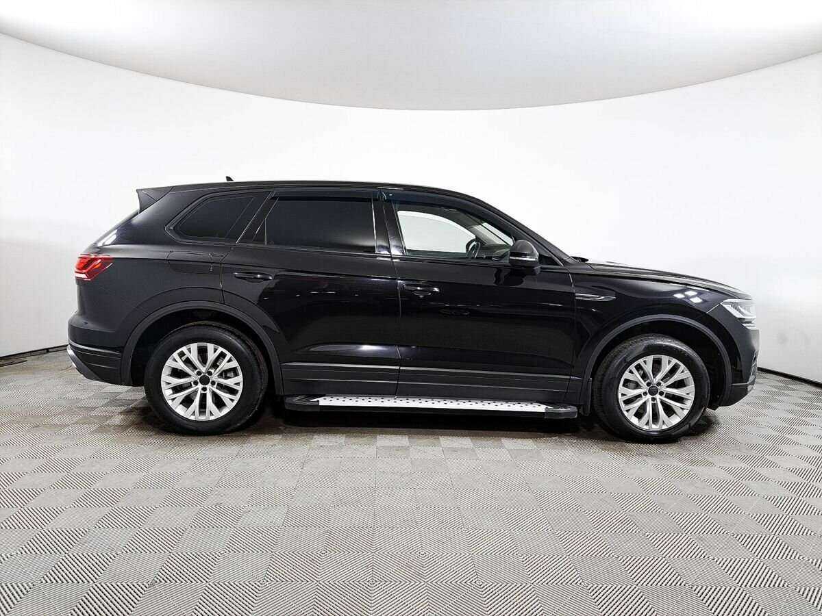 Volkswagen Touareg с пробегом — 2018 год. Фото: #3
