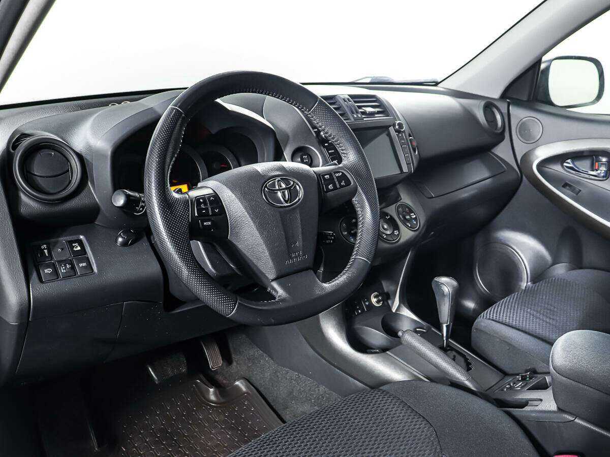 Toyota RAV4 с пробегом — 2011 год. Фото: #11