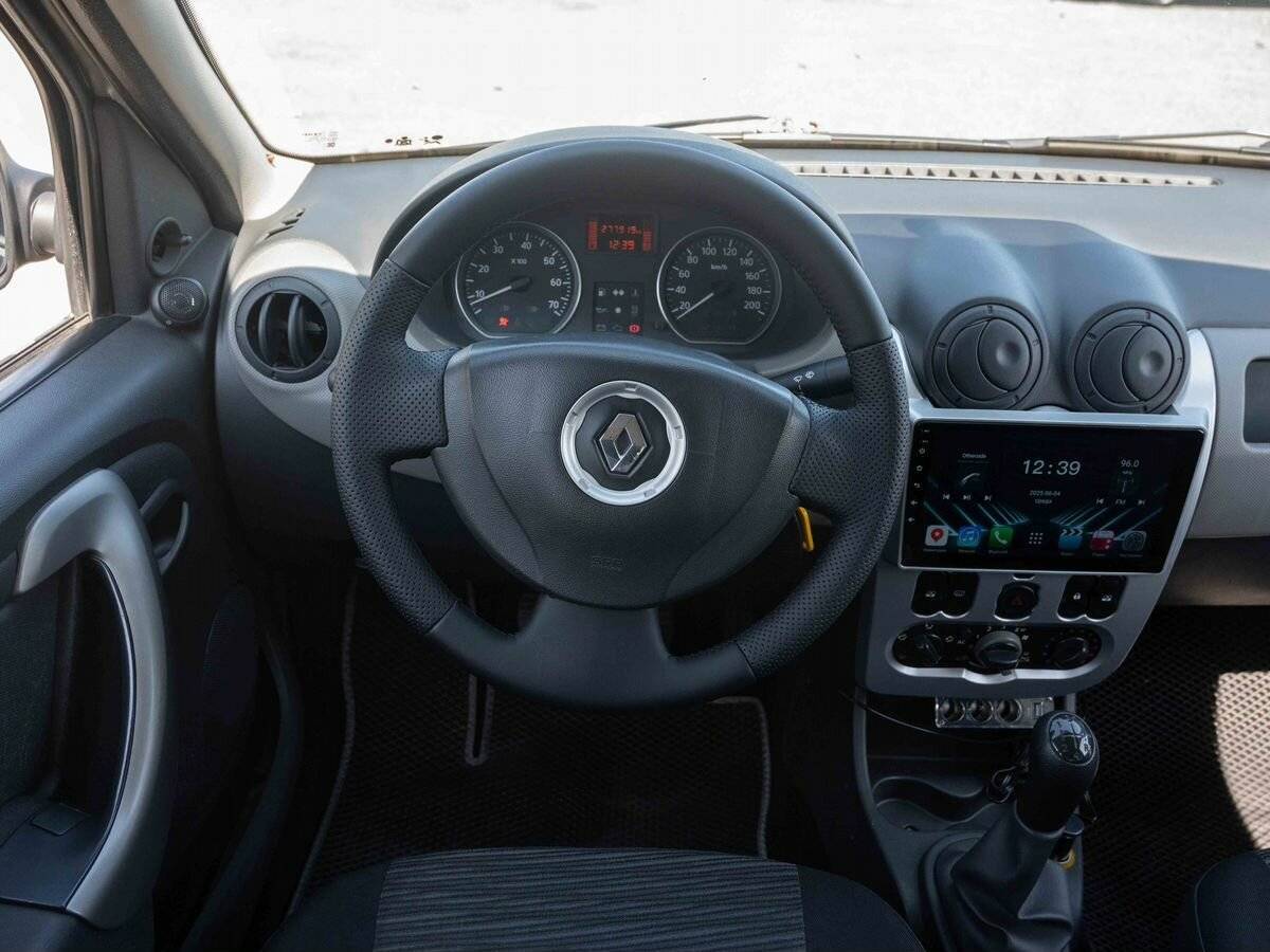 Renault Logan с пробегом — 2010 год. Фото: #14