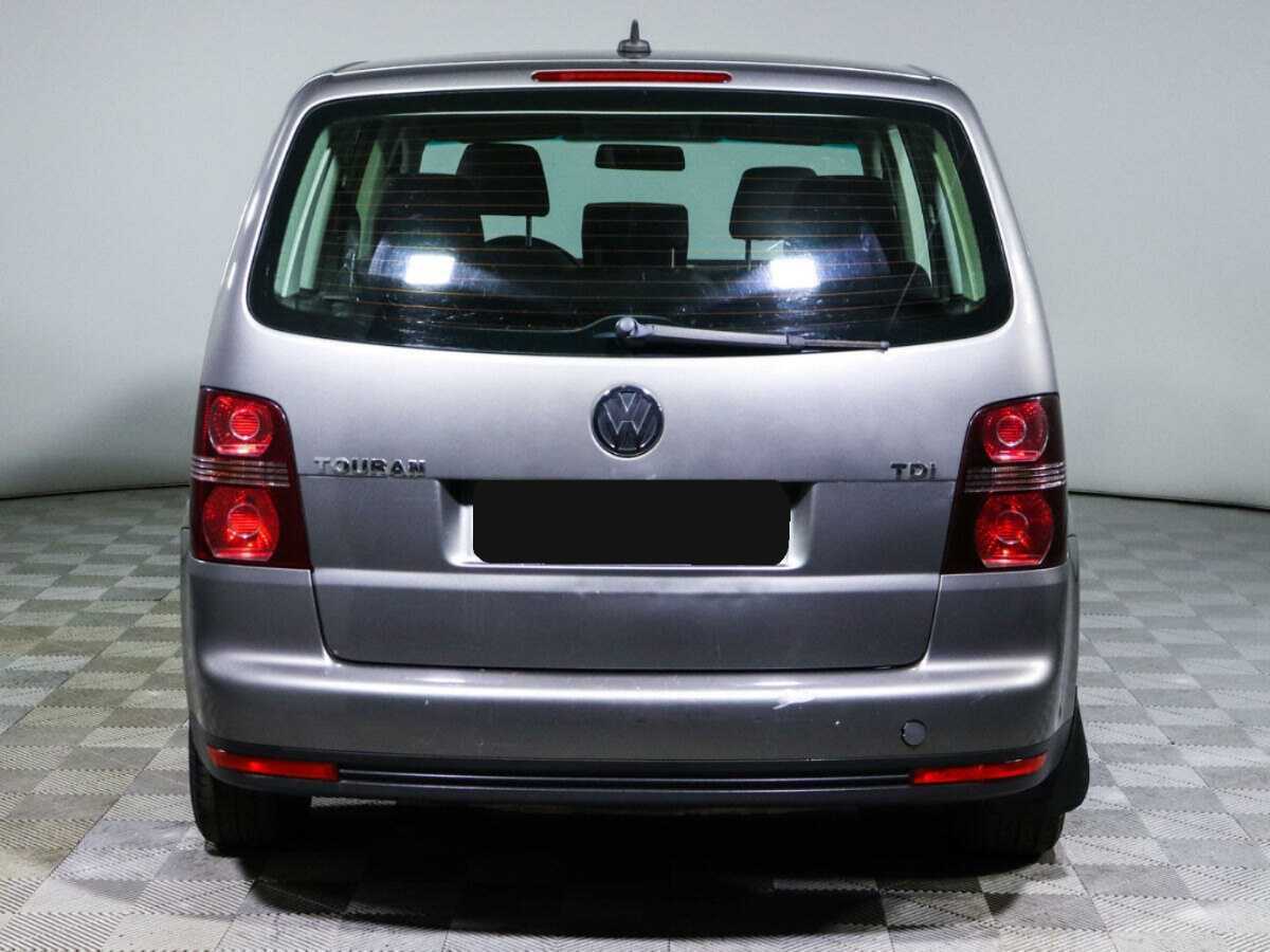 Volkswagen Touran с пробегом — 2008 год. Фото: #5