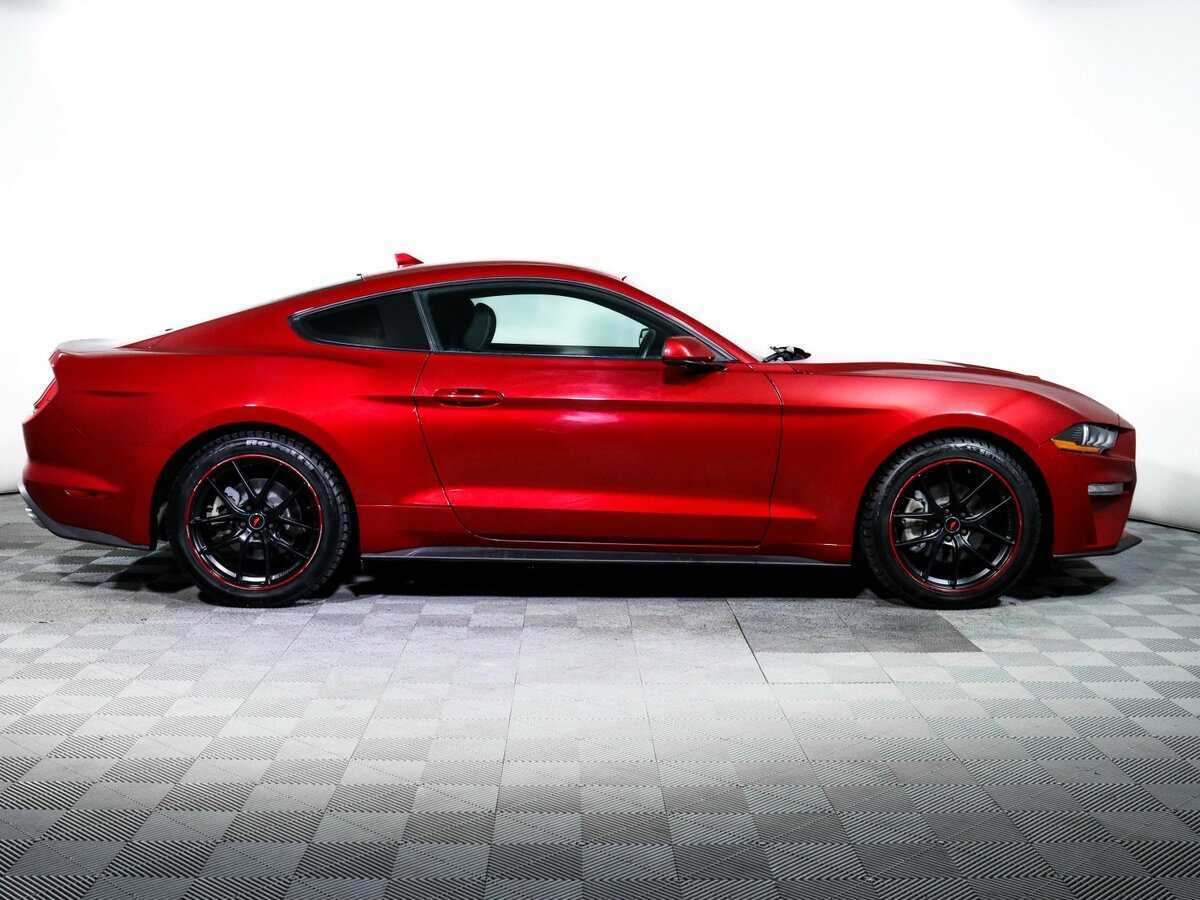 Ford Mustang с пробегом — 2020 год. Фото: #3