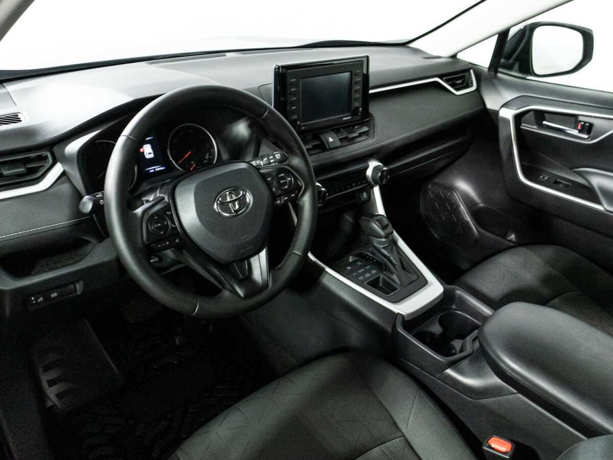 Toyota RAV4 с пробегом — 2021 год. Фото: #11