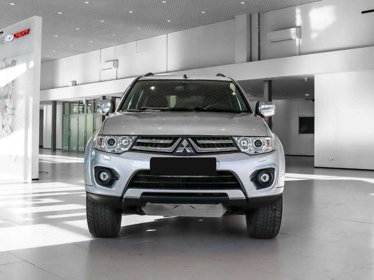 Mitsubishi Pajero Sport с пробегом — 2015 год. Фото: #0