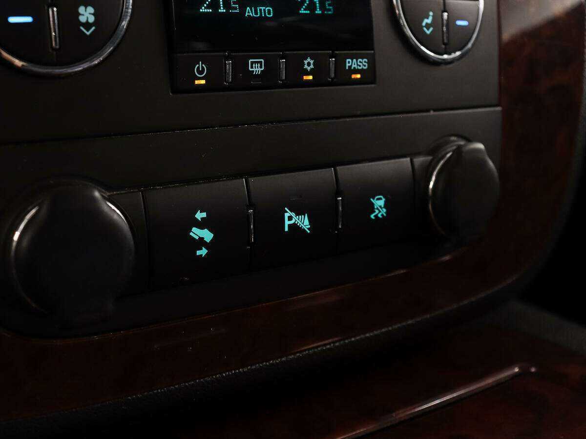 Chevrolet Tahoe с пробегом — 2011 год. Фото: #13
