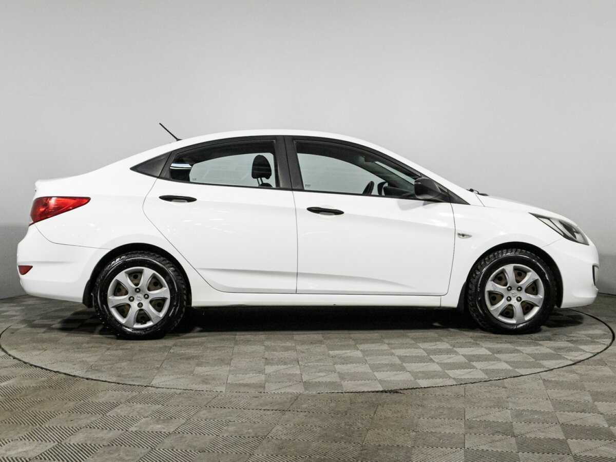 Hyundai Solaris с пробегом — 2014 год. Фото: #3