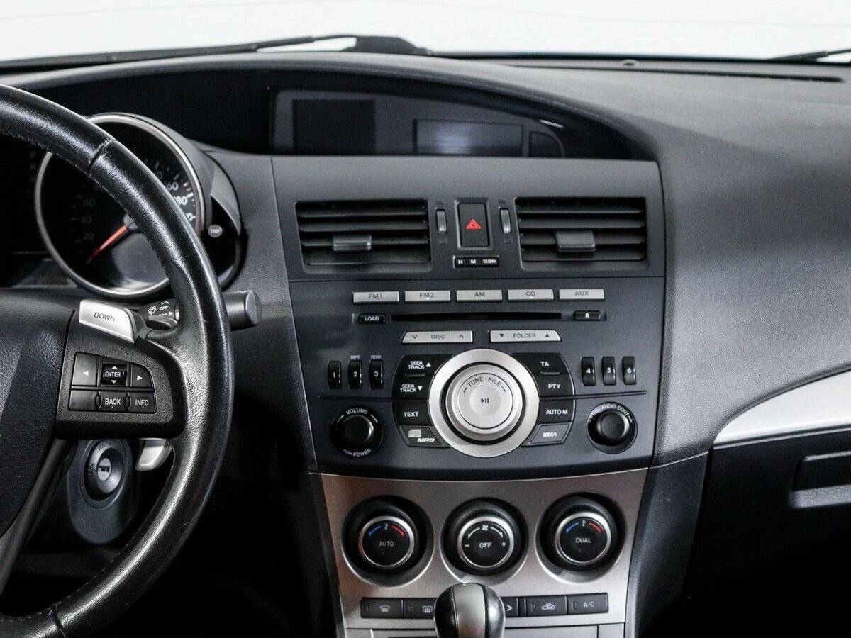 Mazda 3 с пробегом — 2011 год. Фото: #11