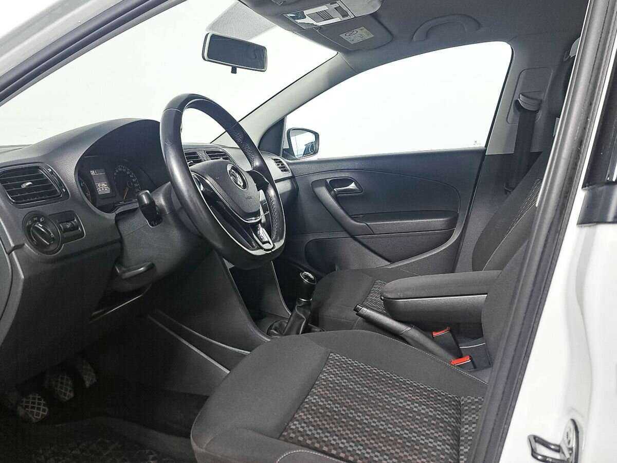 Volkswagen Polo с пробегом — 2016 год. Фото: #13